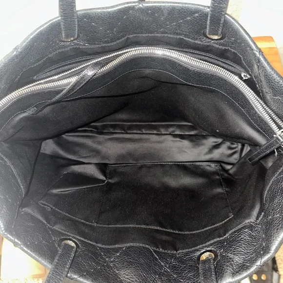 CHANEL On The Road Large Tote - Picture 3 of 15